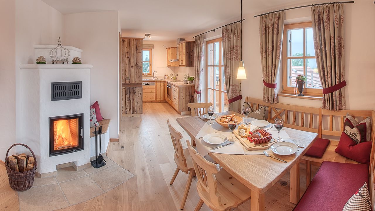 Essgruppe mit Kachelofen Essgruppe mit Kachelofen